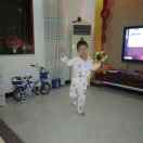 骑着摩托车迎着春天的到来