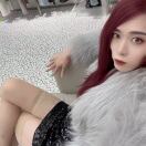 女