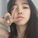 ，
