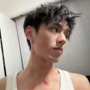 灿