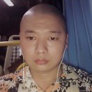 雄鷹展翅飛翔