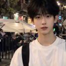 白鸽与乌鸦相爱的戏码。