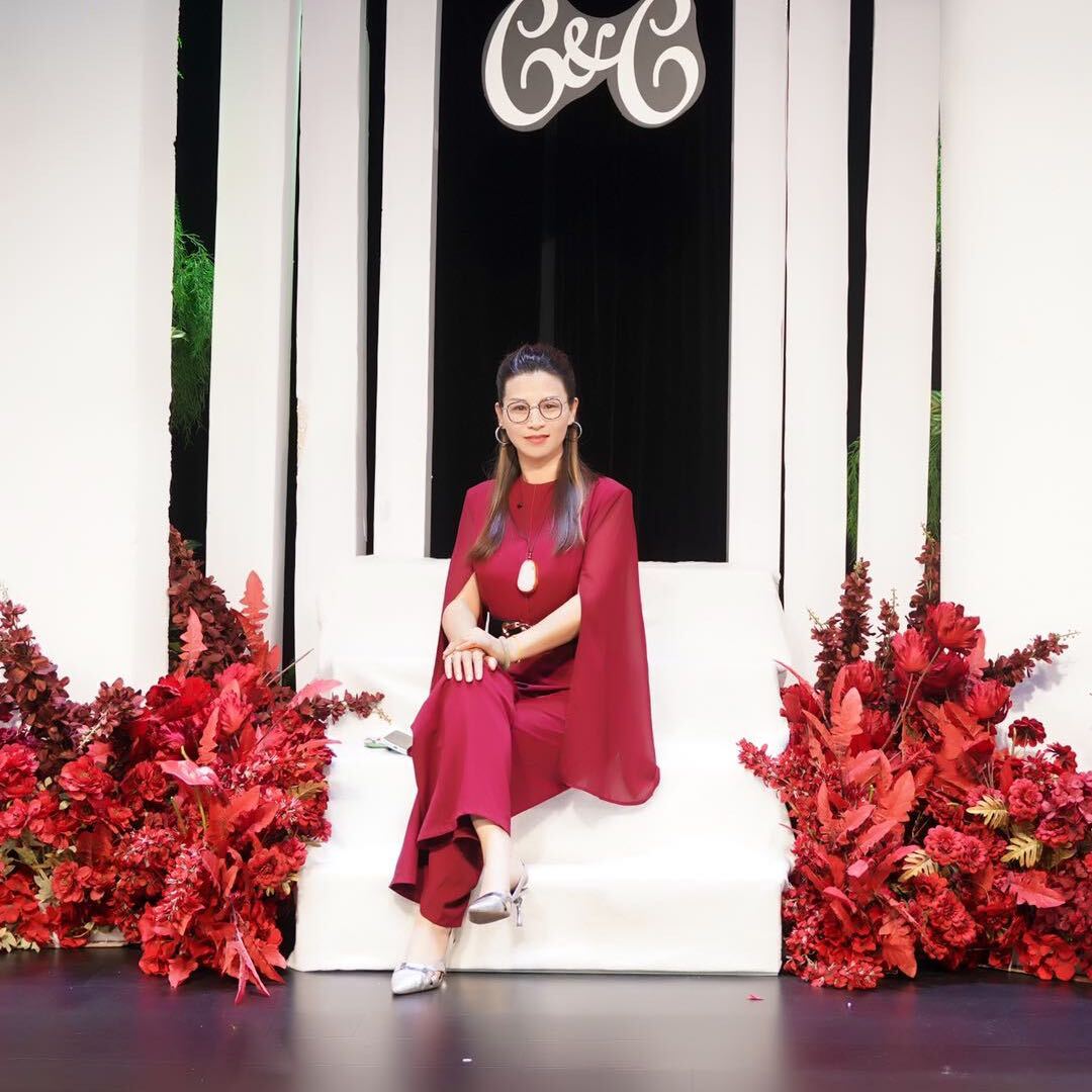 主持人卢丽华（阿凡提国旅）的照片